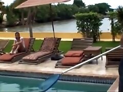 Boning the pool boy - Amateur District