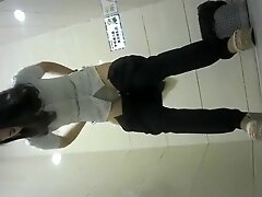 CHINA GIRL GO TOILET 13