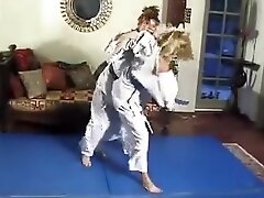 women judo match