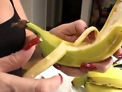 Latina Mature is talking about her sexy long red nails