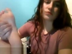 Latina sucks toes on omegle