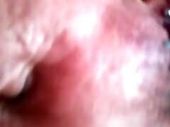 Pareja pasándolo en grande follando.