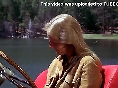 Cisse Cameron,Delores Taylor in Billy Jack (1971)