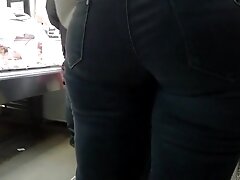Mature big ass in jeans