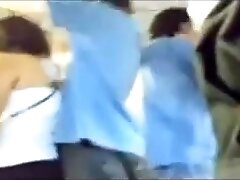 turk kizinin poposuna otobuste dayiyor
