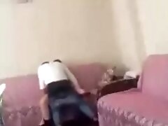 LISELI COCUK GIZLI KAMERA YERLESTIRIP SEVGILISINI CAGIRIYOR